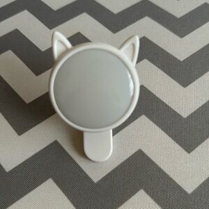 Light clip for phone or tablet cat shape